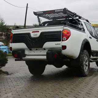 Plastová lišta na víko kufru Mitsubishi L200 2006–2015 fotografie 2