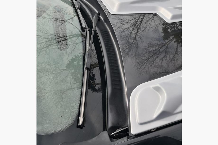 Dacia Duster 2008–2018 Kryt žlabu stěračů (ABS) Fotografie 2