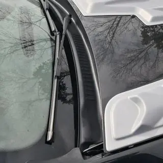 Kryt žlabu stěračů (ABS) Renault Duster 2008–2017 fotografie 2