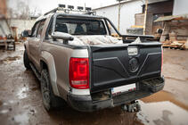 Volkswagen Amarok 2010–2022 Lišta na víko kufru (ABS) fotografie 1