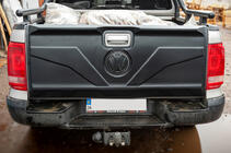 Volkswagen Amarok 2010–2022 Lišta na víko kufru (ABS) fotografie 4