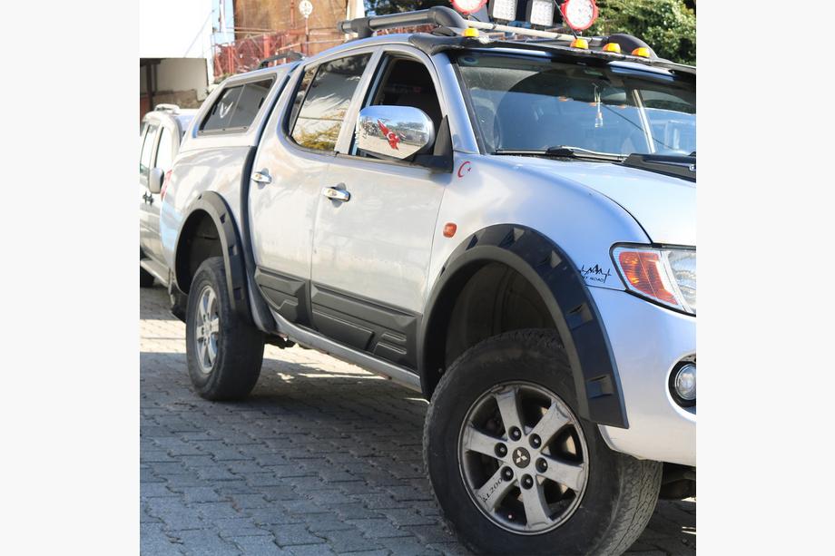 Mitsubishi L200 2006–2015 Rozšiřovače blatníků (EuroCap) Fotografie 1
