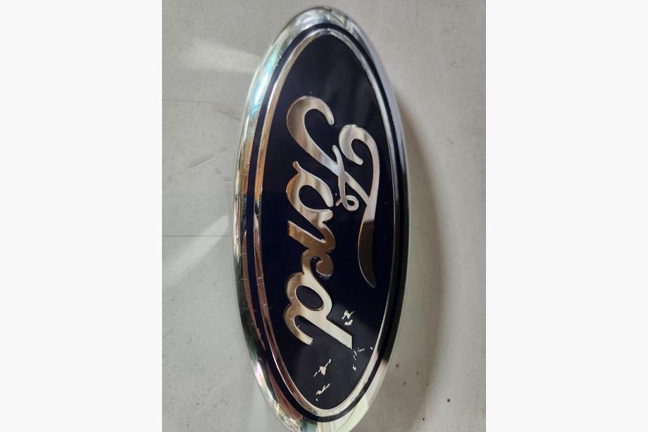Ford Fusion 2002–2012 Zlevněno! Přední znak (na klipsech) Image