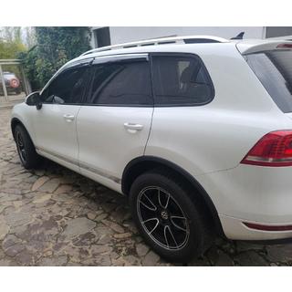 Ofuky oken s chromovou lištou (4 ks, Niken) Volkswagen Touareg 2010–2018 fotografie 1