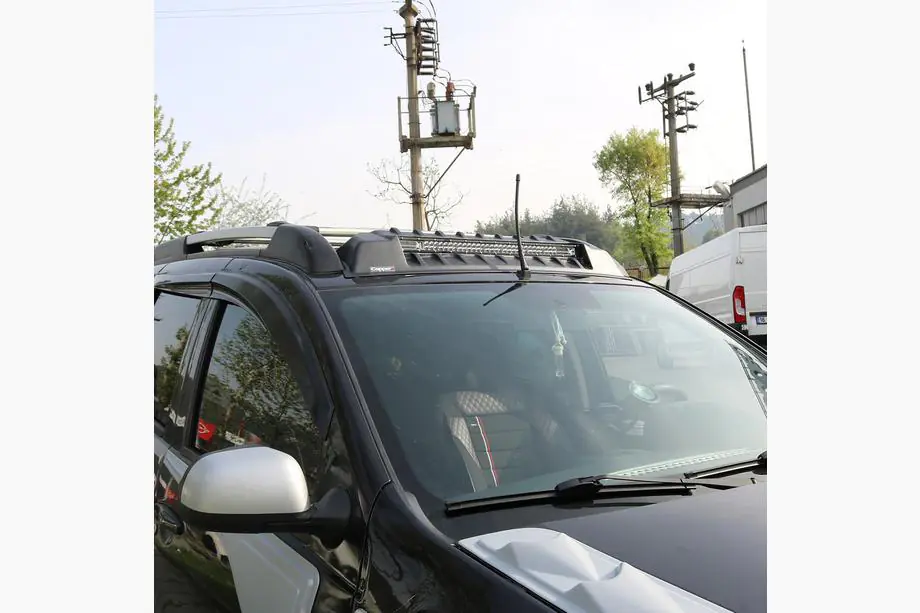 Renault Duster 2008–2017 Stínítko čelního skla V3 (LED) Image