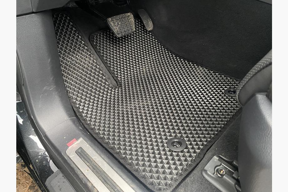 Lexus LX 500d/600 2022– Autokoberce do interiéru (EVA, černé) Image