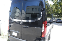 Mercedes Sprinter W907/W910 2018– Lišta zadního okna V-2 Carmos (2 ks, nerez) fotografie 3