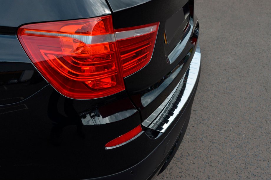 BMW X3 F25 2011–2018 Nerezová lišta na zadní nárazník OmsaLine (lesk, nerez) Fotografie 6