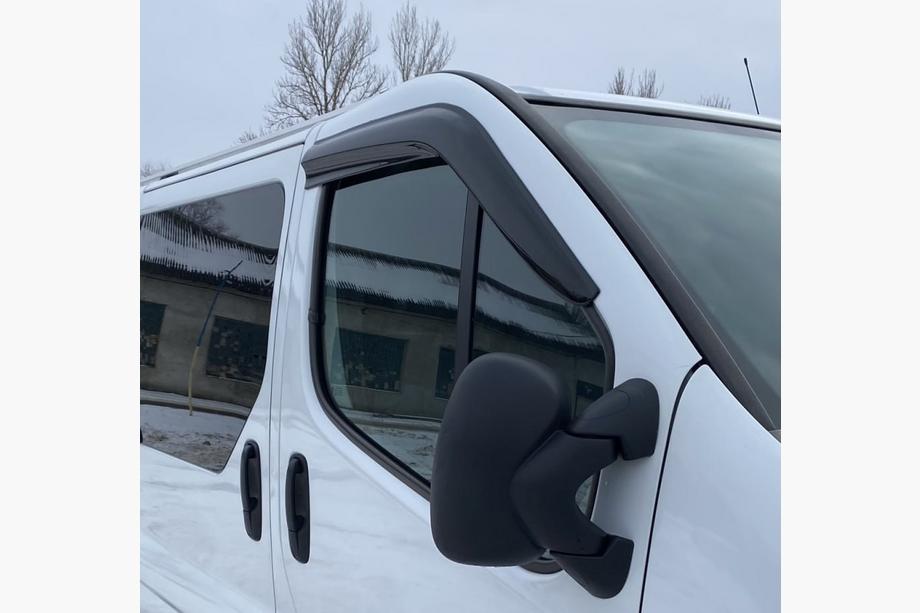Opel Vivaro 2001–2015 Okenní deflektory (2 ks, EuroCap) Fotografie 2
