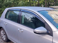 Volkswagen Golf 6 2008–2014 Deflektory oken s chromovou lištou Niken (HB, 4 ks) fotografie 1