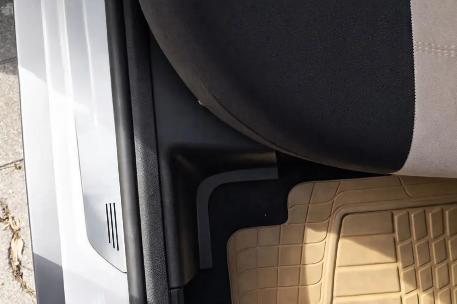 Dacia Duster 2008–2018 Kryty vnitřních prahů EuroCap (5 ks, ABS) Fotografie 3