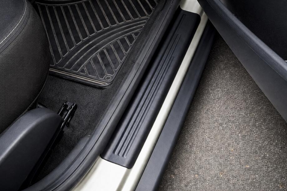 Renault Duster 2008–2017 Vnitřní kryty prahů EuroCap (4 ks, ABS) Fotografie 1