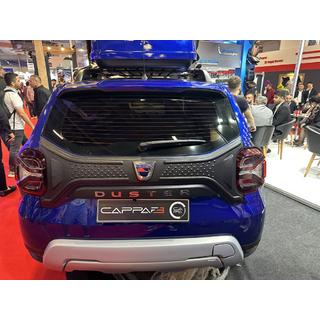 Plastová krycí lišta víka kufru (1 ks) Dacia Duster 2018–2024 fotografie 2