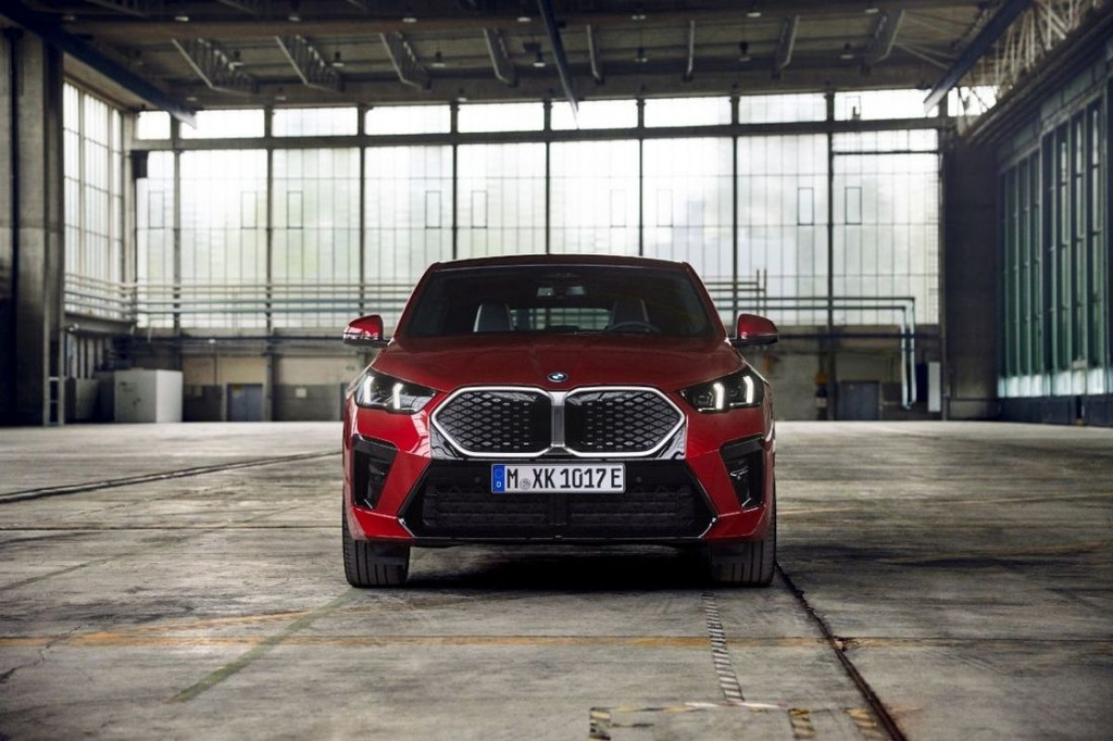 Elektrický kompaktní crossover BMW iX2