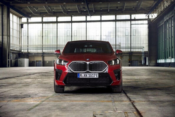 Elektrický kompaktní crossover BMW iX2