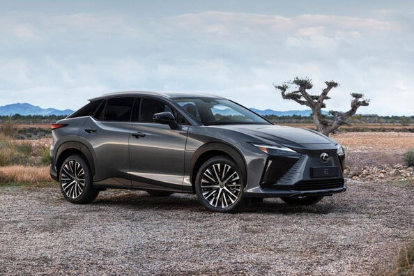 Elektrický crossover Lexus RZ dostal dostupnější verzi – 300e