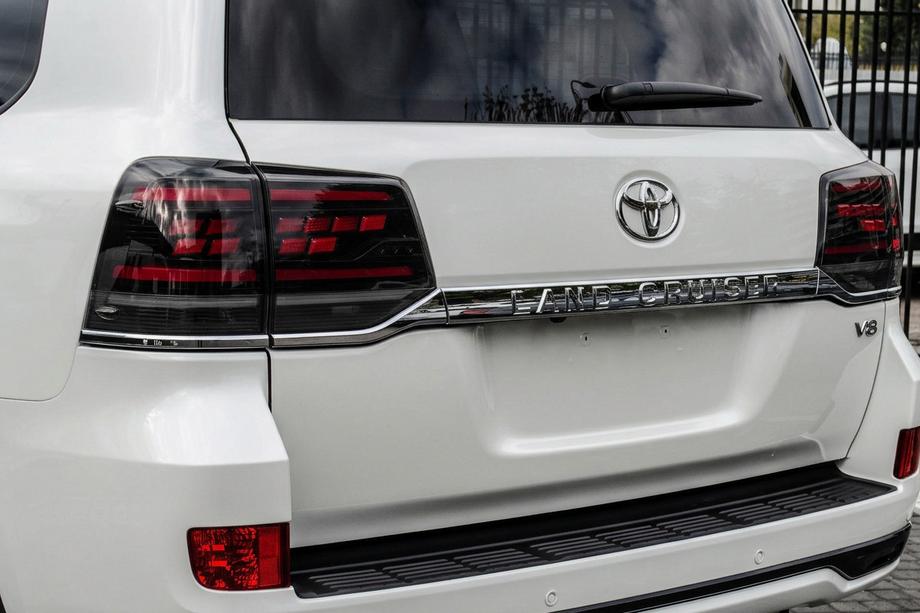 Toyota Land Cruiser 200 2007–2021 Zadní světla 2016-2021 (Sekvenční Red Plus) Image