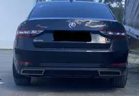 Skoda Superb 2015–2024 Chromové krytky na konce zadního nárazníku Carmos (3 ks, nerez) fotografie 3