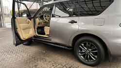 Nissan Armada 2016–2024 Boční prahy New Vision Grey (2 ks., hliník) fotografie 3