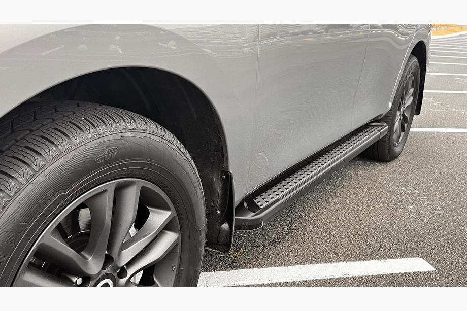 Nissan Armada 2016–2024 Boční prahy New Vision Grey (2 ks., hliník) Image