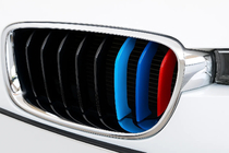 BMW řada 3 F30/F31 2012–2019 Kryty na mřížku chladiče pro 8lamelovou (3 ks) fotografie 1