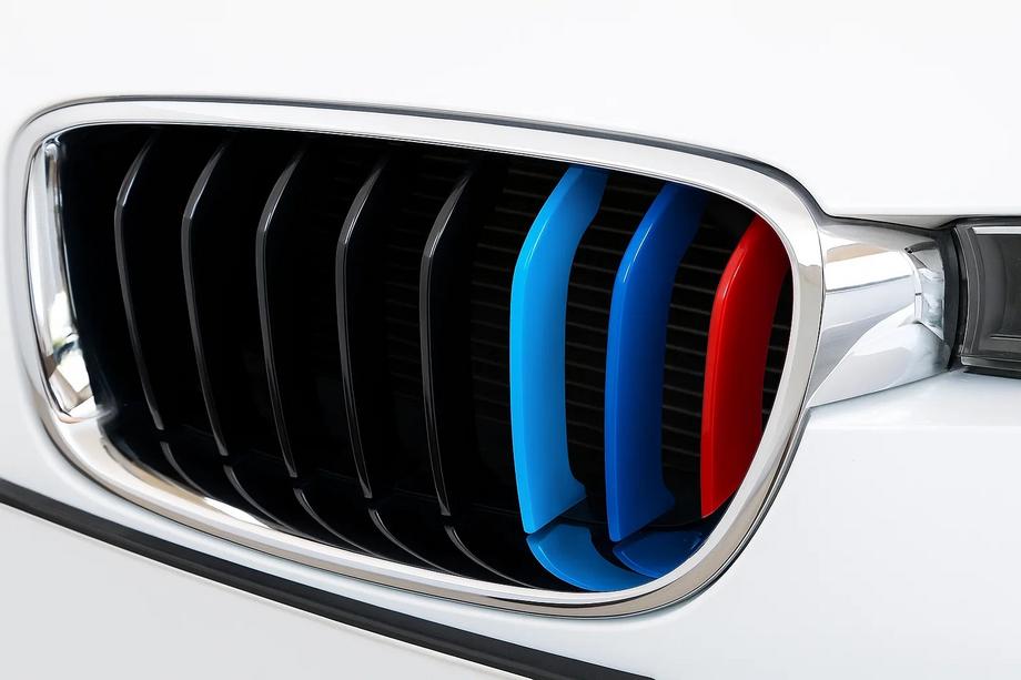 BMW řada 3 F30/F31 2012–2019 Kryty na mřížku chladiče pro 8lamelovou (3 ks) Image