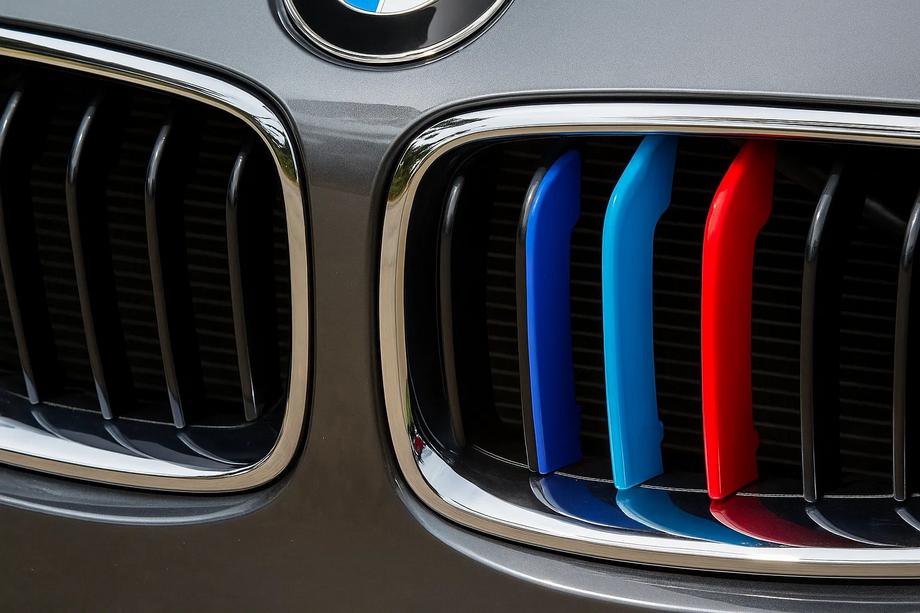 BMW řada 3 F30/F31 2012–2019 Kryty na masku chladiče pro 11lamelovou (3 ks) Image