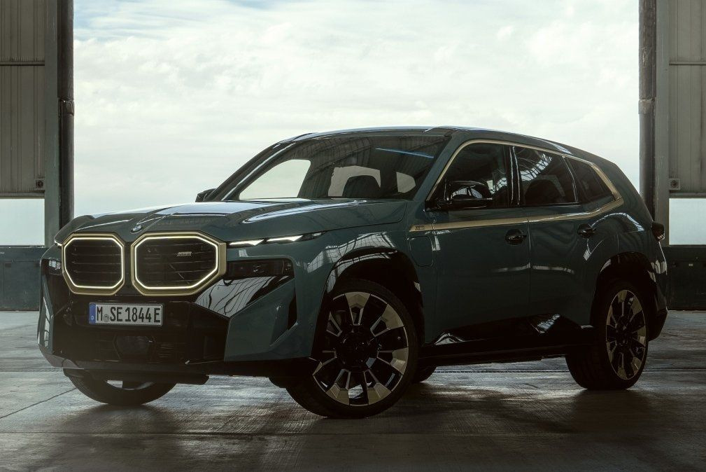 Hybridní luxusní crossover BMW XM s pohonem všech kol