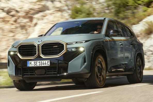 Hybridní luxusní crossover BMW XM s pohonem všech kol