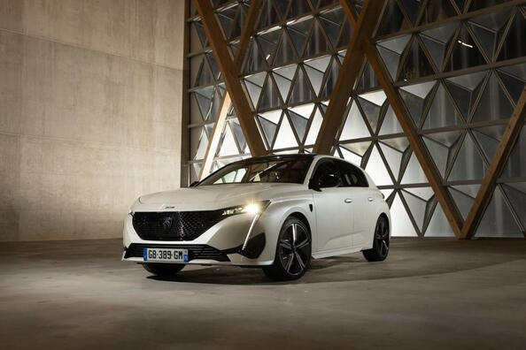 Recenze kompaktního elektrického hatchbacku Peugeot e-308