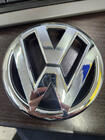 Volkswagen Jetta 2011–2018 Přední znak 5C6 853 601 (2010-2014) – zlevněné fotografie 2