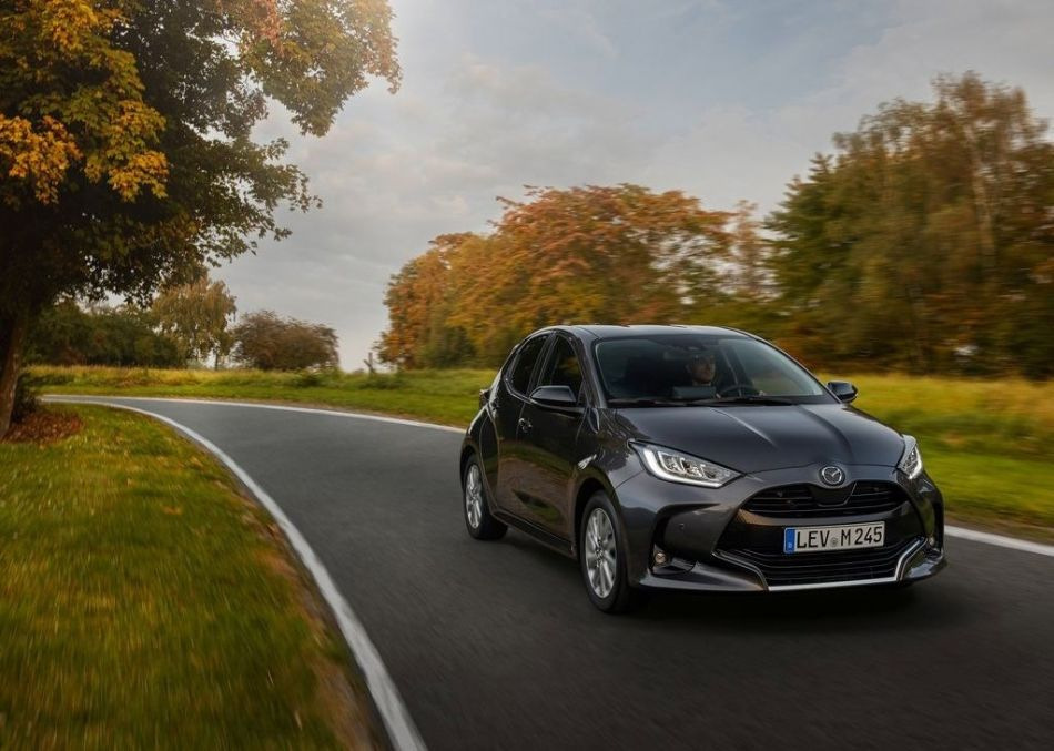 Recenze městského hatchbacku Mazda 2 Hybrid