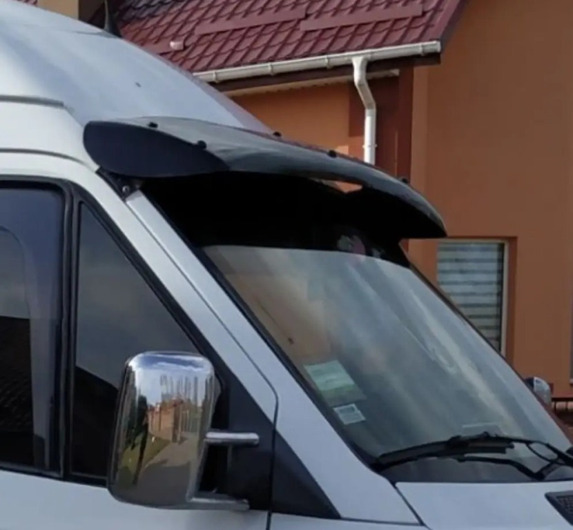 Deflektor čelního skla: co je a jak vybrat