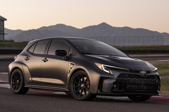 „Nadupaný“ hatchback Toyota Corolla GR s pohonem všech kol Fotografie 1