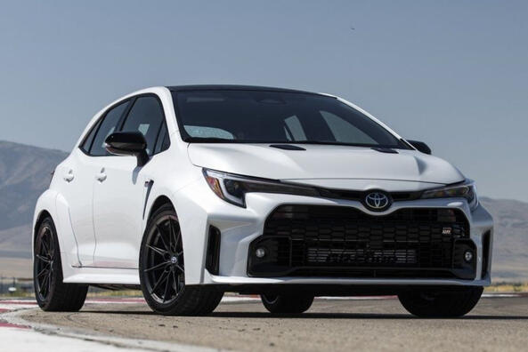 „Nadupaný“ hatchback Toyota Corolla GR s pohonem všech kol Fotografie 4