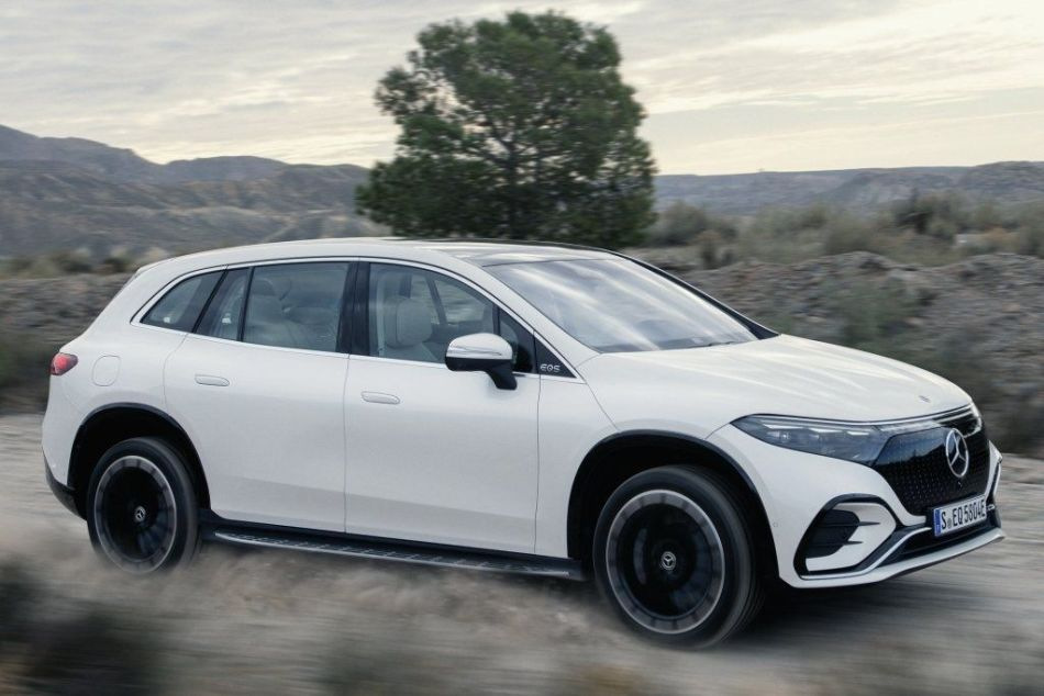 Test elektrického prémiového crossoveru Mercedes-Benz EQS