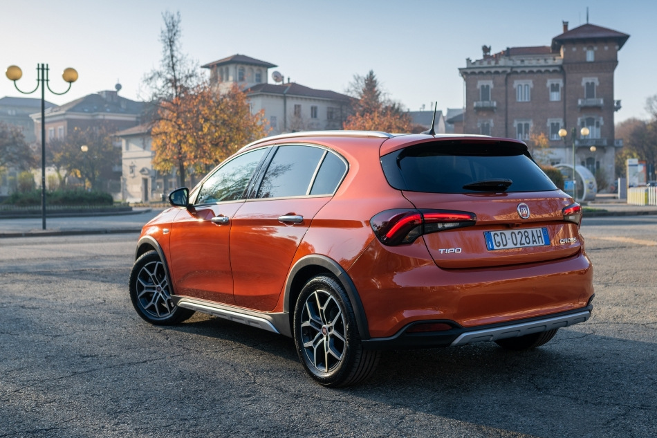 Recenze crossoverového hatchbacku Fiat Tipo Cross