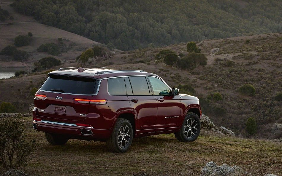 Recenze Jeep Grand Cherokee L: ztělesnění luxusu a síly