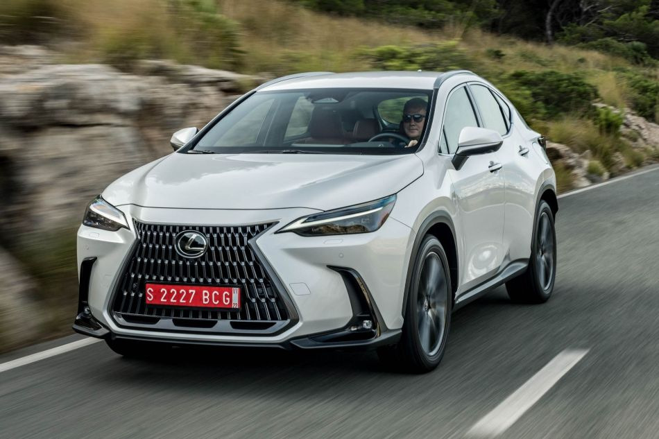 Recenze druhé generace crossoveru Lexus NX