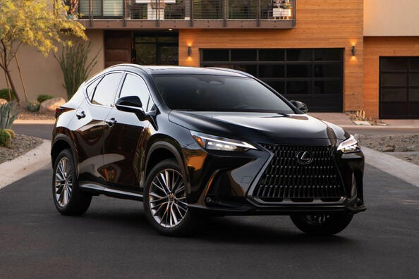 Recenze druhé generace crossoveru Lexus NX