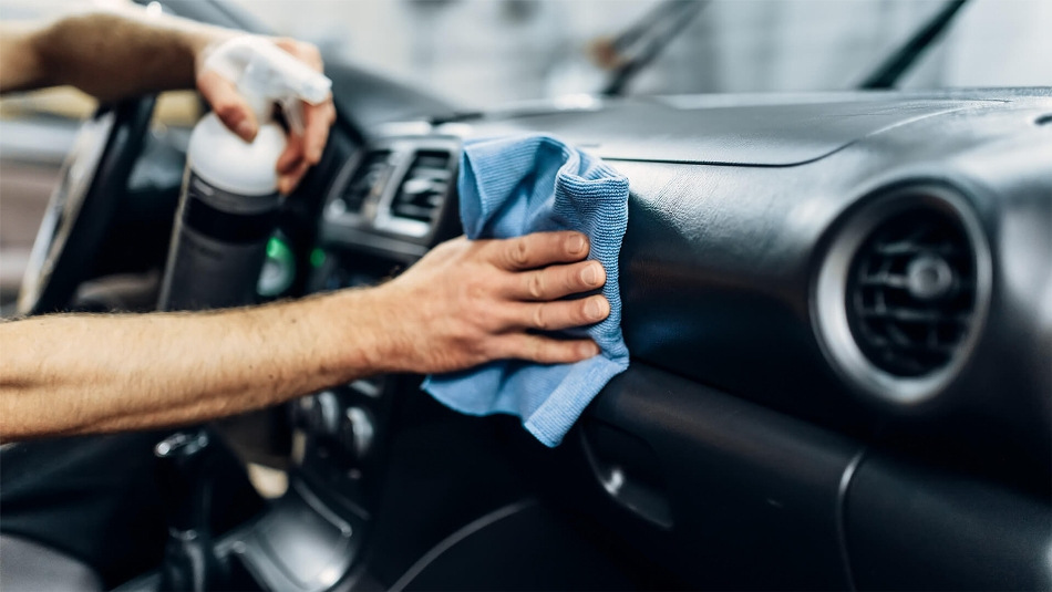 Jak správně pečovat o plasty v interiéru automobilu?