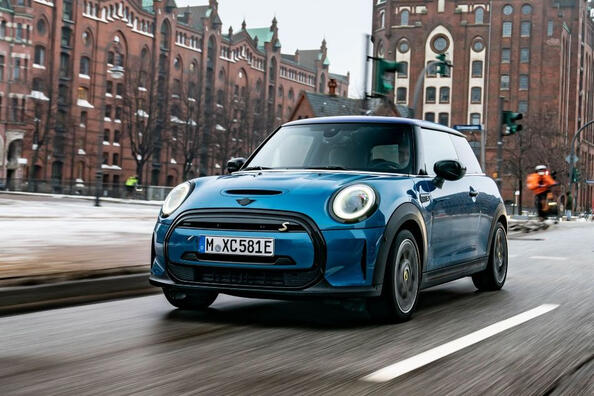 Recenze kompaktního elektrického hatchbacku MINI Hatchback Electric