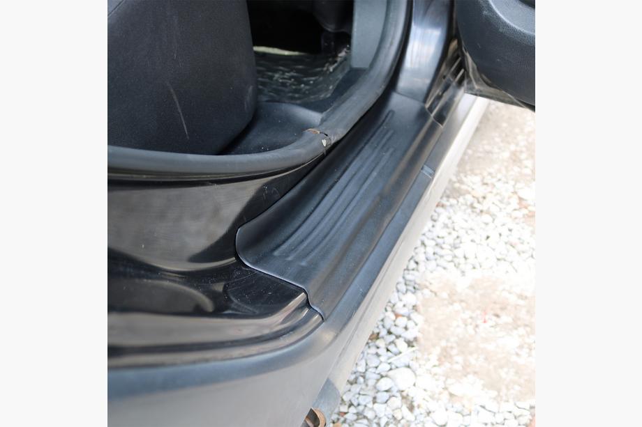 Dacia Sandero 2013–2020 Kryty prahů dveří EuroCap (4 ks, ABS) Fotografie 3