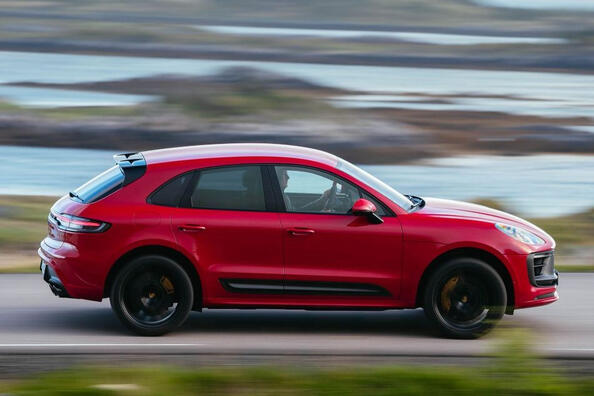 Modernizovaný crossover Porsche Macan s pohonem všech kol