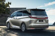 Recenze prémiového minivanu Lexus LM druhé generace fotografie 3