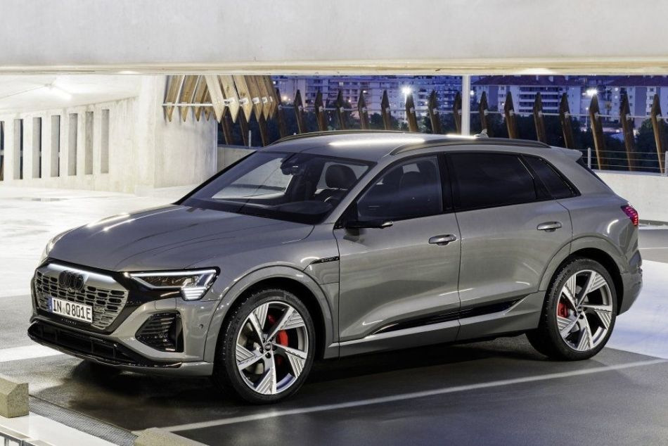 Elektrický crossover Audi Q8 e-tron s pohonem všech kol