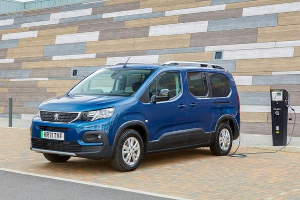 Recenze elektrického kompaktního MPV Peugeot e-Rifter