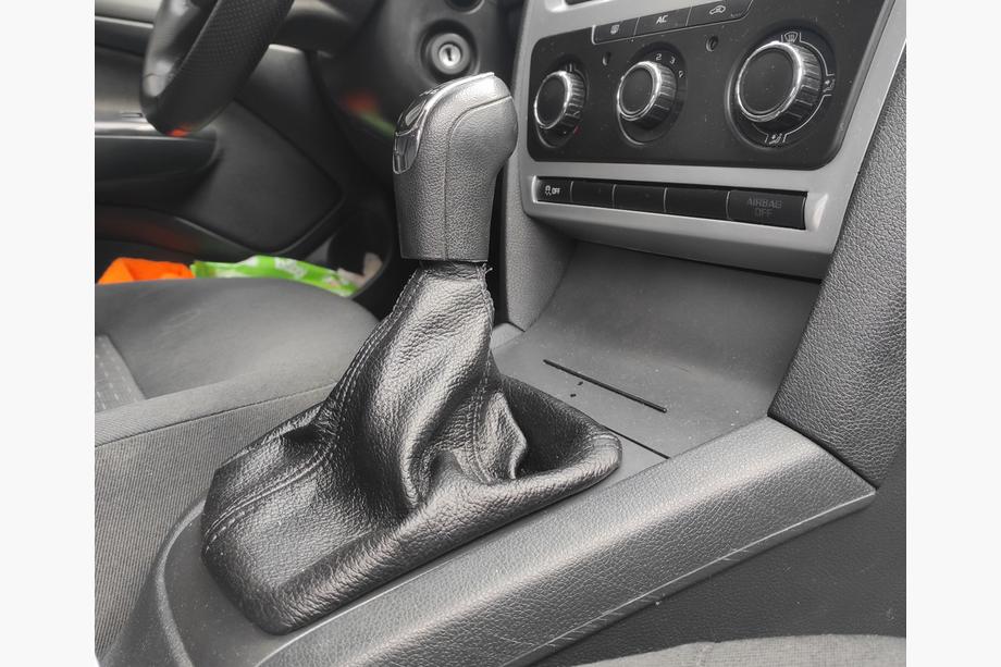 Skoda Octavia II A5 2010–2013 Kožená manžeta řadicí páky Image