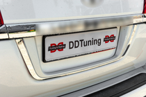 Toyota Land Cruiser 200 2007–2021 OEM lišta nad SPZ (2016+) fotografie 1