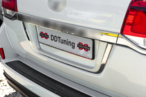 Toyota Land Cruiser 200 2007–2021 OEM lišta nad SPZ (2016+) fotografie 2